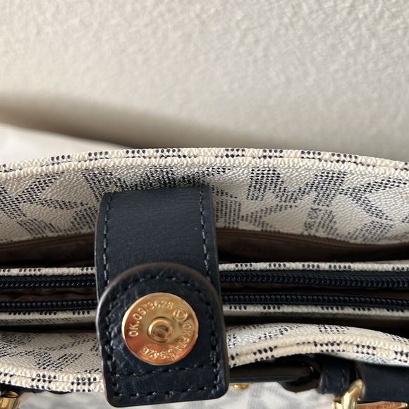 Michael Kors Hamilton Navy/Wht LG EW Tote 👜 - Picture 8 of 14